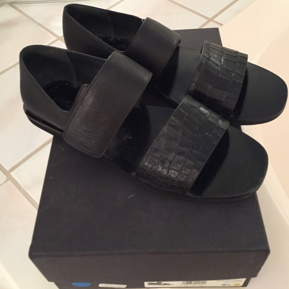 Vince Women's 'Salina' Leather Sandals - Picture 3 of 7